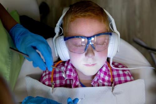 گوش دادن به موسیقی مورد علاقه، درد را کاهش می دهد