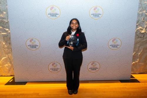 دانش آموز ۱۲ ساله برنده جایزه ۲۵ هزار دلاری مسابقه علمی شد
