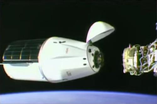 فیلمی از اتصال کپسول دراگون به ایستگاه فضایی بین المللی